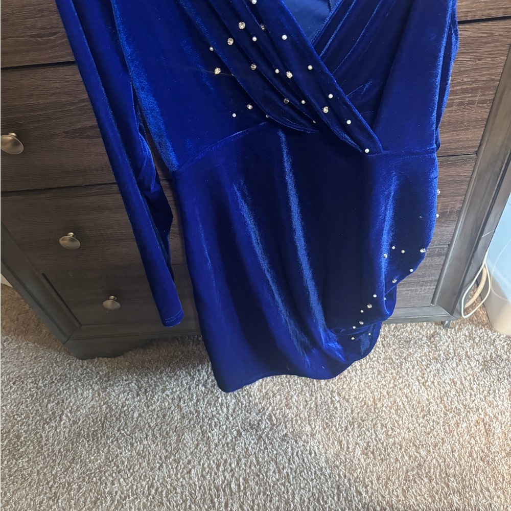 Elegant Blue Velvet Dress with Pearl Accents